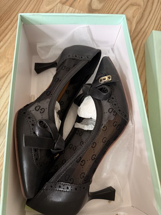 Туфельки новые эффектные