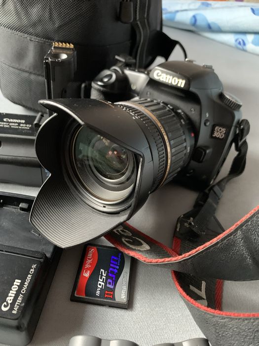 Camera Foto CANON EOS 30D DSLR cu Obiectiv Tamron AF 17-50mm F/2.8, Geanta Grip Doua Baterii