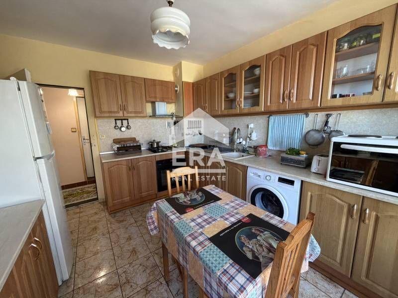 ЕКСКЛУЗИВНО!Фамилна четириетажна къща с отличен  инвестиционен потенци