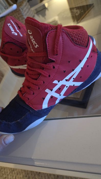 Борцовки Asics за момче  номер35,номер37