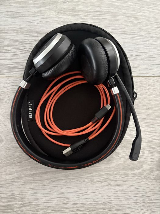 Casti wireless Jabra cu microfon si cablu de incarcare