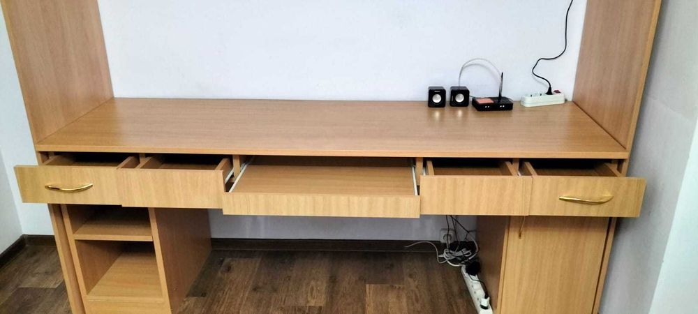 продам удобный шкаф