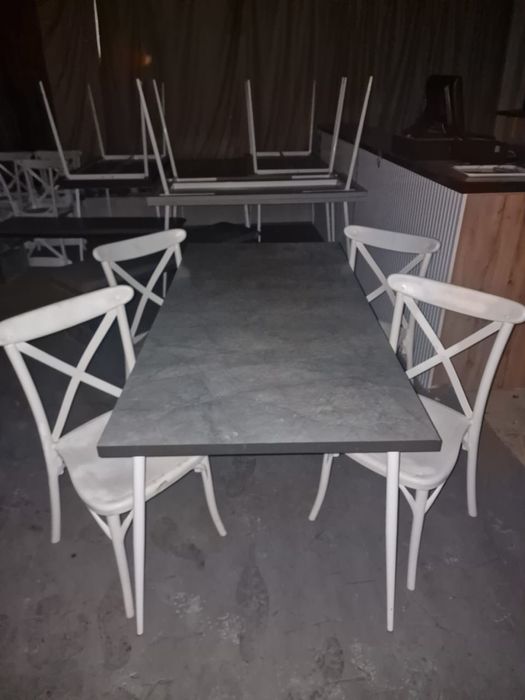 Продаются стол и стулья