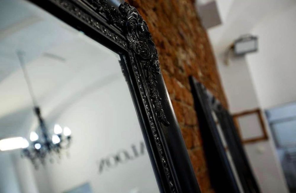 Oglinda masiva / scaun coafura / mobilier salon
