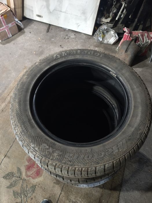 Продам резину 215/60/17