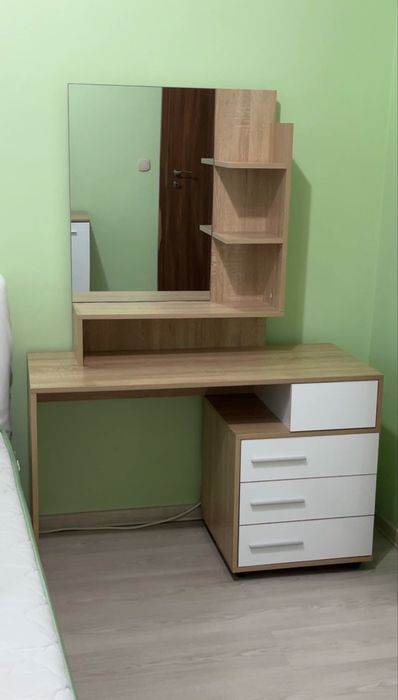 Мебели (Скрин, нощни шкафчета, бюро и тоалетка)