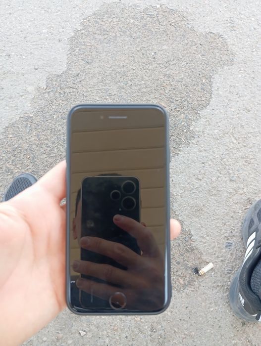 Продам iPhone se 64gb