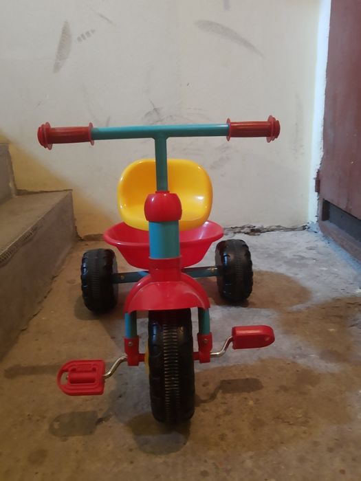 Продавам  детска триколка