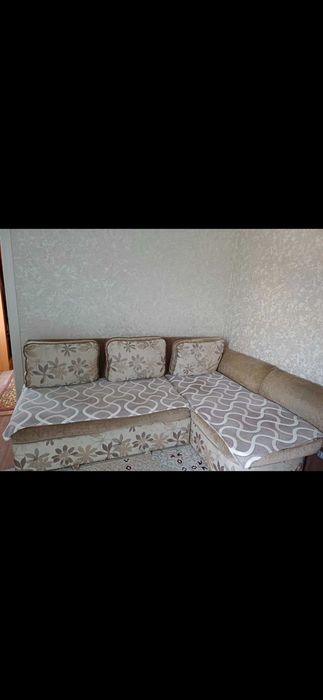 Диван угловой в хорошем состоянии