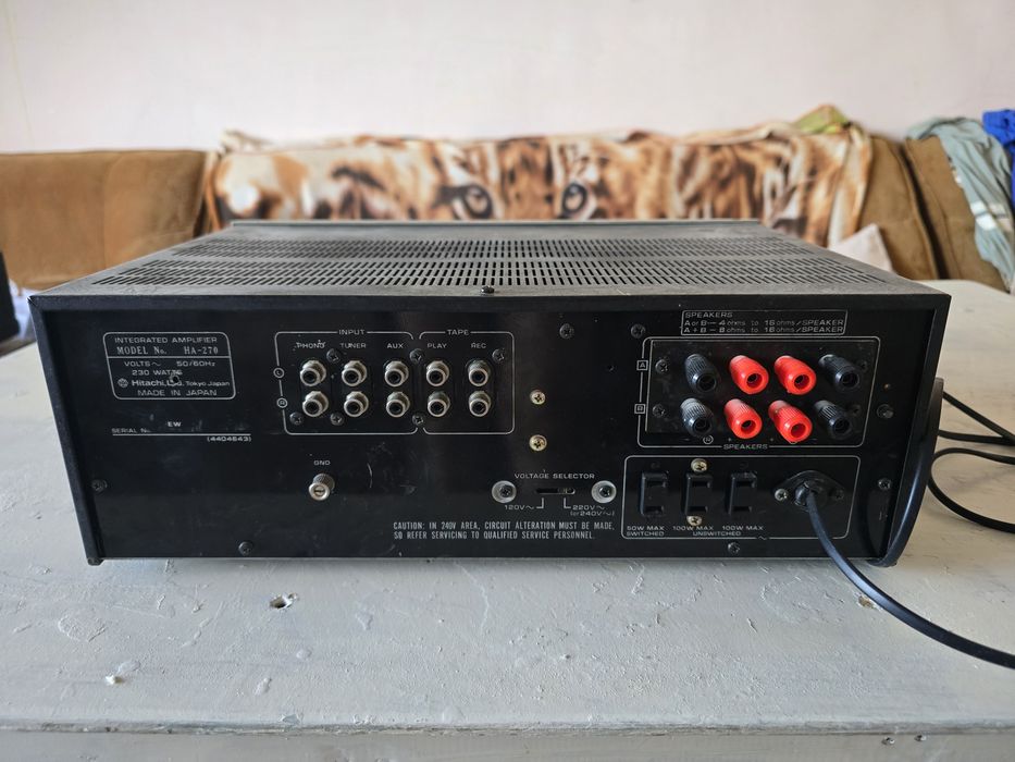 Hitachi HA-270 усилитель