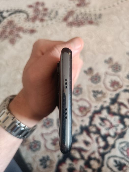 Продаю Poco f3 8/256