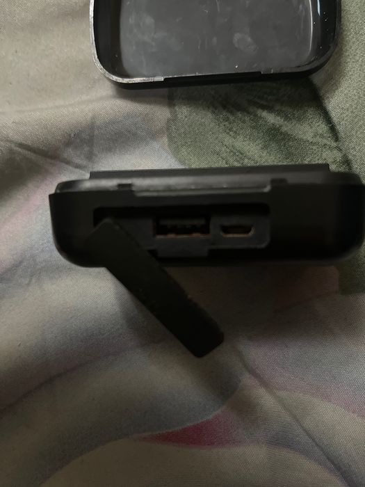 Naushnikni idishi sotiladi