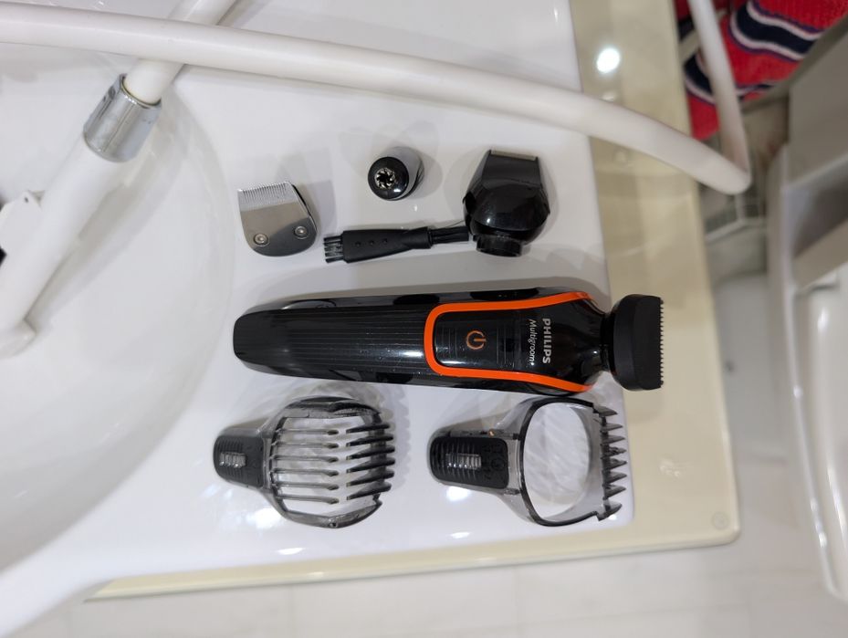 Vând Philips multigroom