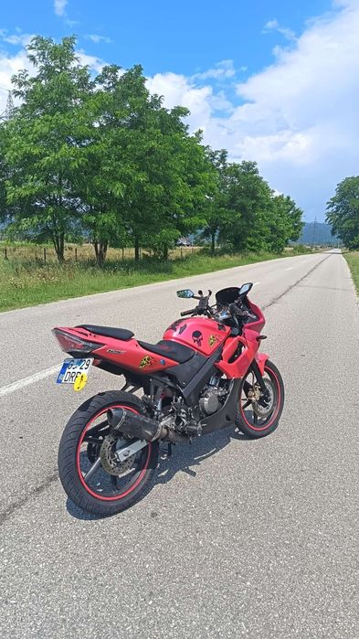 Vând motocicletă Honda 125cc, merge şi se prezintă bine.
