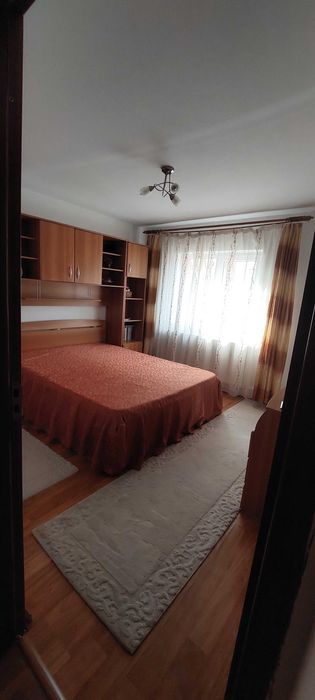 Apartament 3 camere,  etaj 2, 72 mp, linga Piata Mica