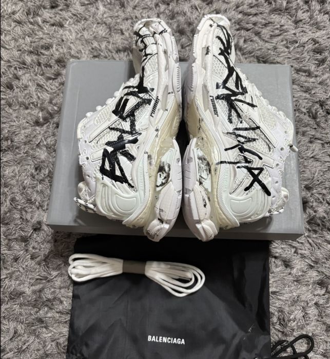 Balenciaga runner graffiti