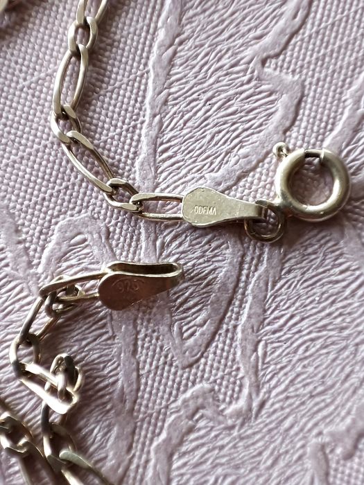 Сребърни гривни.