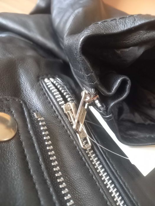 Продавам рокерско кожено яке