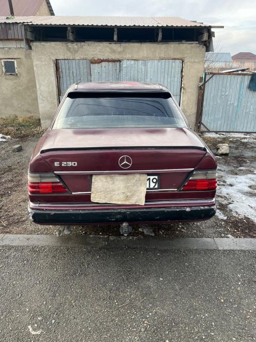 Продам машину Мерседес 124