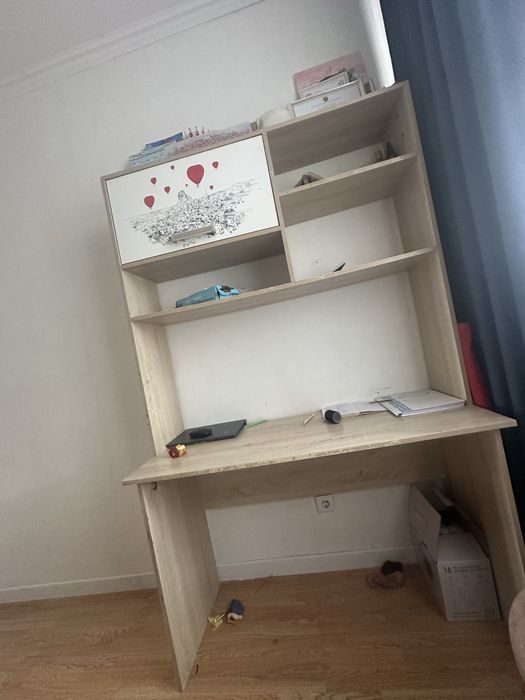 Продам стол с полками