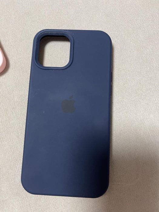 Продавам кейсове за Iphone 16 pro max , 12 pro MAX