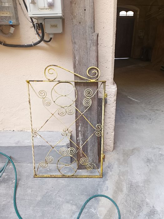 Vând grilaj metalic,fost gard de terasă