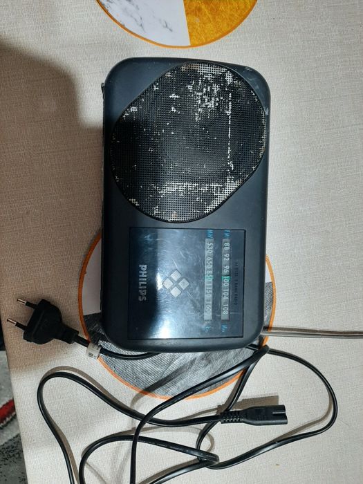 Vând radio second-hand
