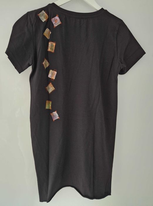 Tunică neagră cu elemente pictate manual