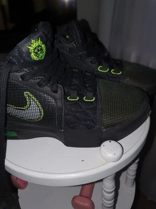 Nike LeBron Witness 8 Black Volt - Marimea 41 - Baschet - FB2239