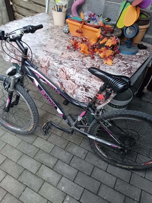 Продавам  2 бр колела