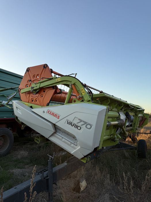 Combină Claas Lexion 750 TT 2017-heder 7,7 m + porumb 8 rânduri