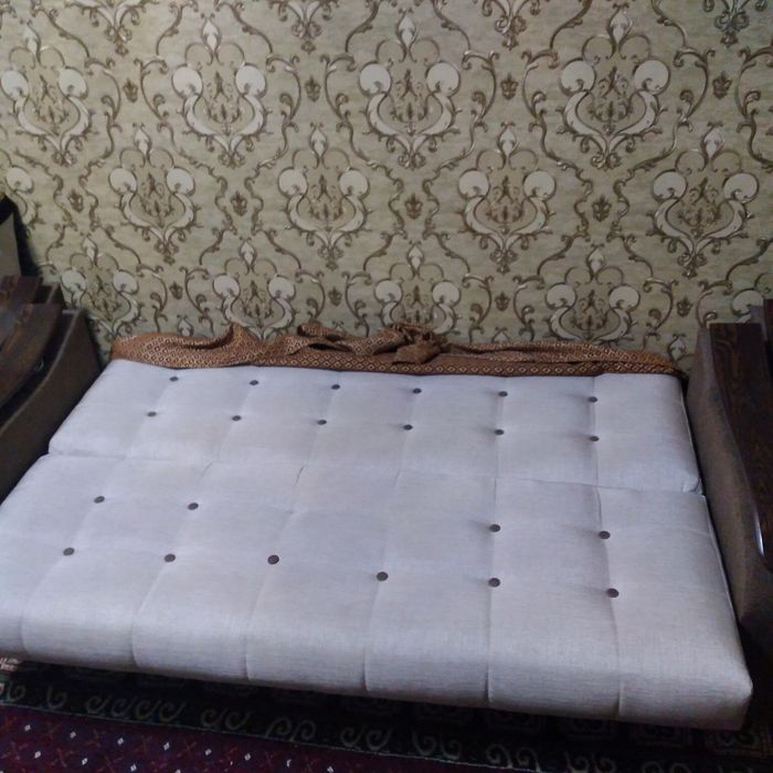 Диван с  двумя кресломи