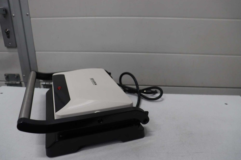 SEVERIN WA 2114 Машина за гофрети, 800 W, незалепващо покритие, черно/бежово, лек ДЕФЕКТ