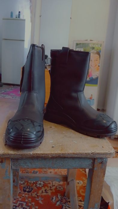 Новые спец.сапоги для работы.