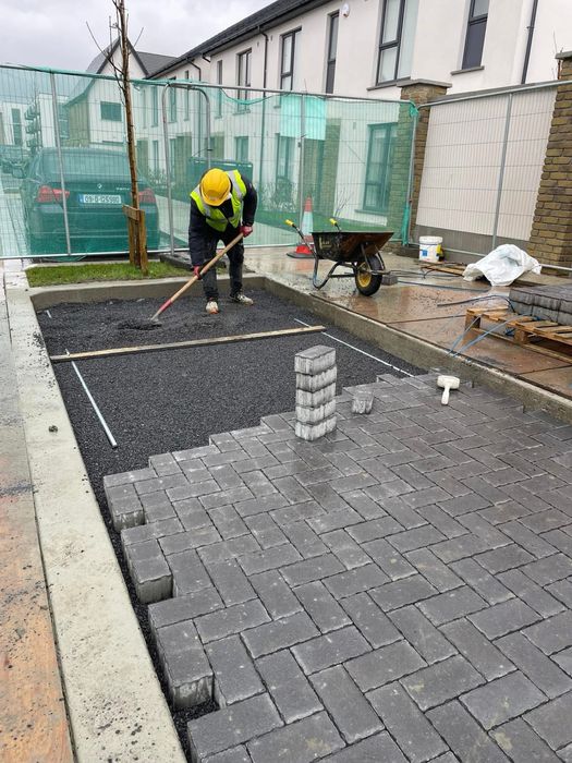 Montam pavaj si borduri Timisoara lucrari complete curti si parcari