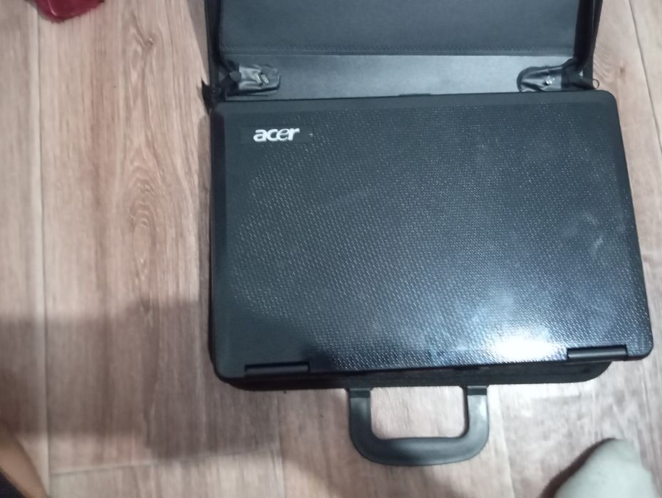 Продаю ноутбук acer windows 7