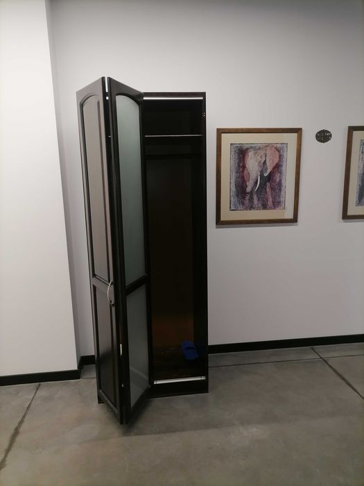 Маса и гардероби