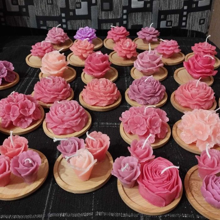 Ароматни восъчни свещи - цветя и рози различни цветове