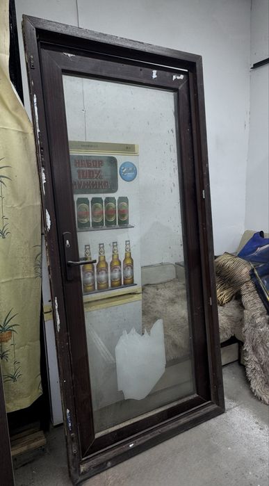 Продается пластиковая дверь