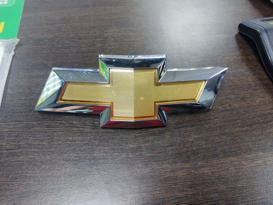 Эмблема Шевроле. ( Кобальт)