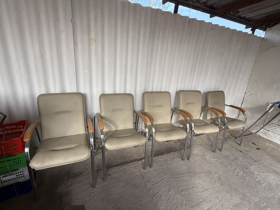 стулья в хорошем состоянии