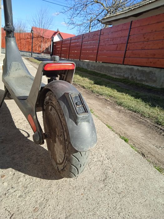 Vând trotineta viteza maxima 25km/h autonomie 25km/h  se incarca in 5