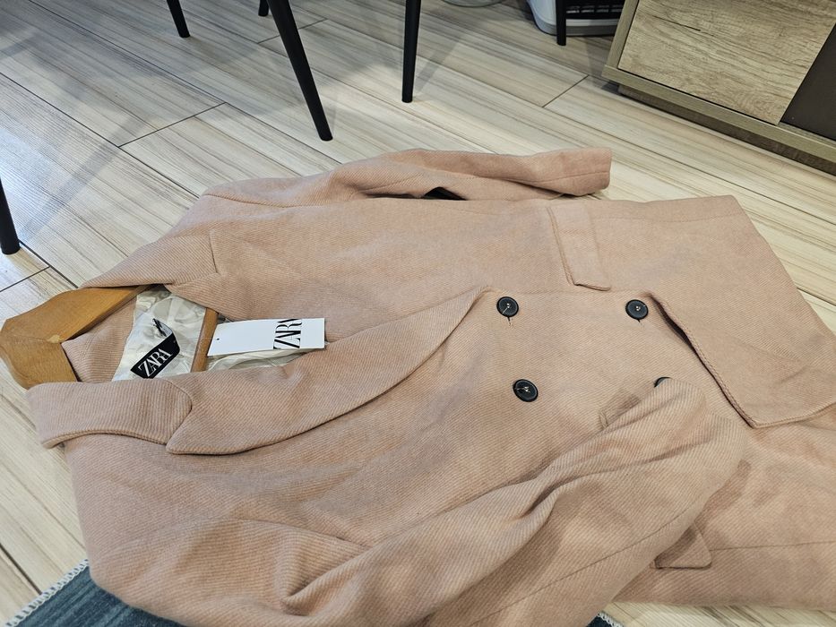 Бежаво палто Зара