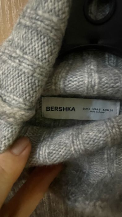 Продам пуловер Bershka. S
