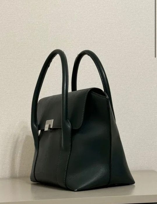 две сумки Charles & Keith