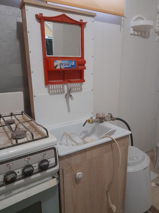 Продаю умывальник с тумбой