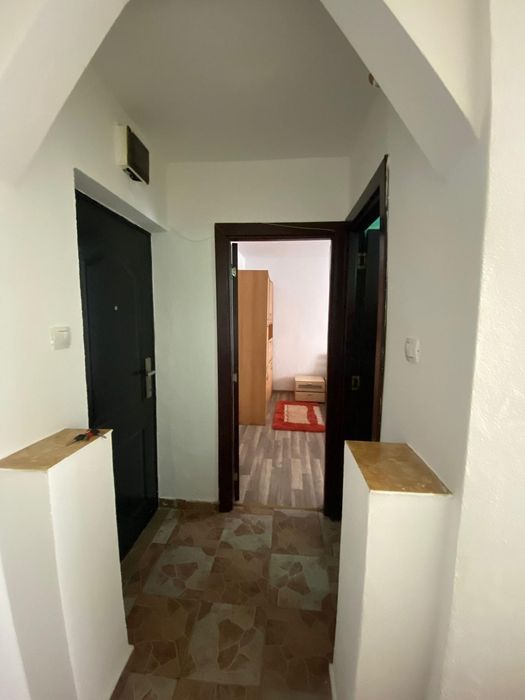 Închiriez apartament cu o camera