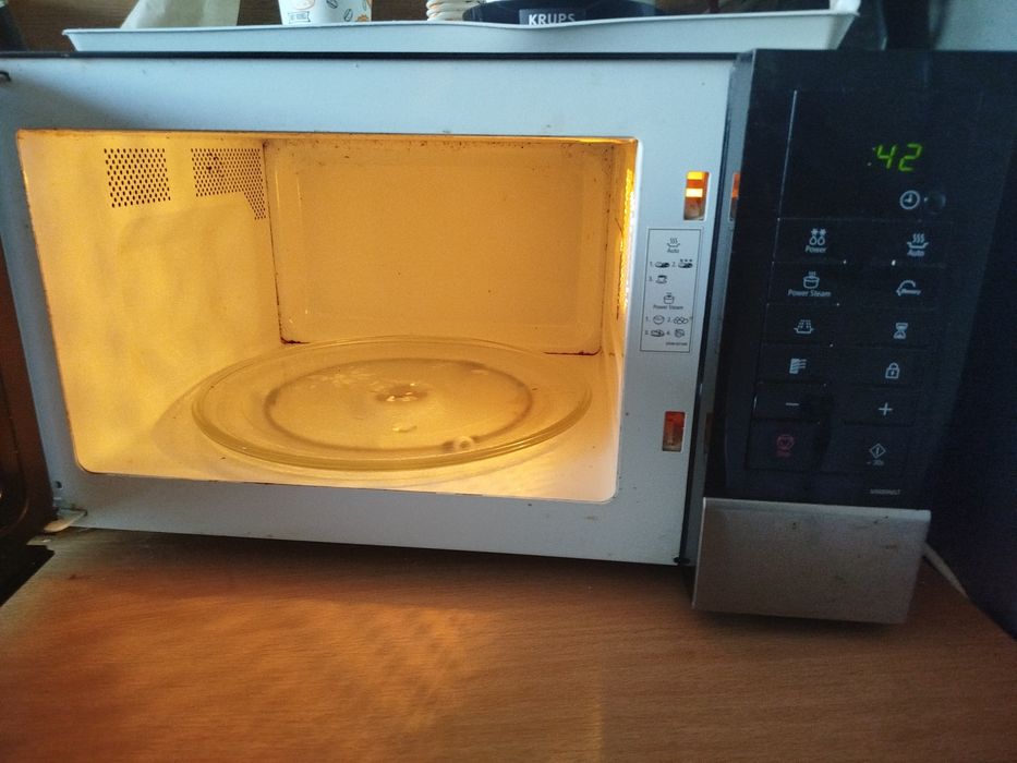 Микровълнова фурна Samsung с грил