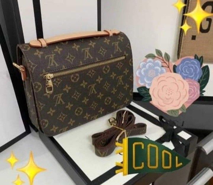 Geanta LV Pochette Metis,curea detasabila, saculet, etichetă