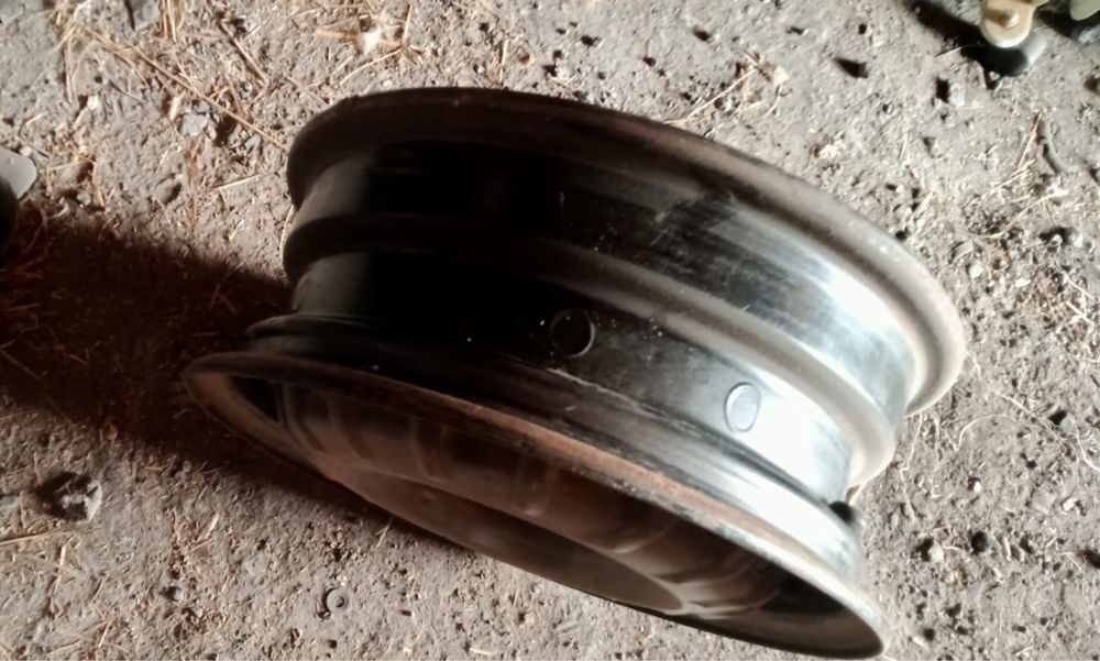 Продам диски штампованные